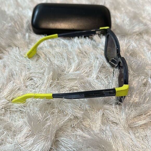 McQ By Alexander McQueen Sunglasses - Picture 2 of 4